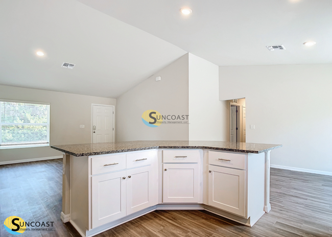 Building Photo - Breathtaking single-famiy home!
