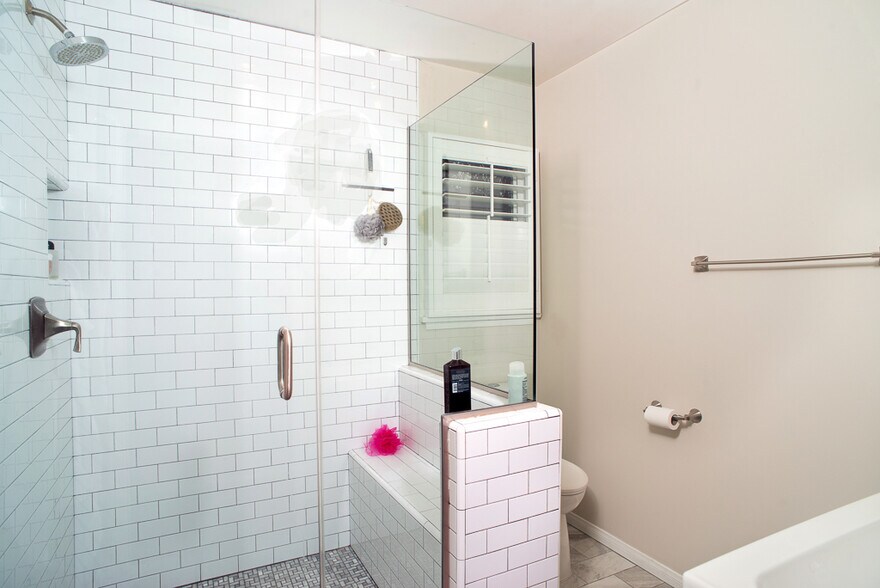 Building Photo - 6458 Hanna Ave