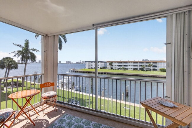 Building Photo - 100 Paradise Harbour Blvd