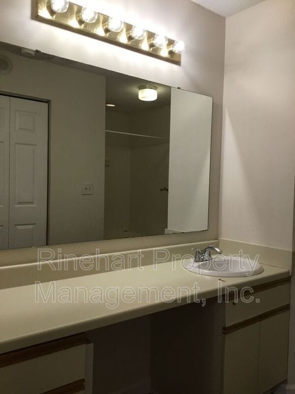 Building Photo - 1573 Hunt Club Ct