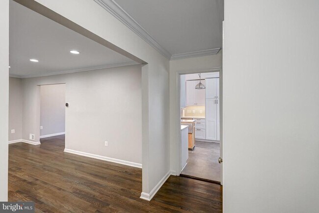 Building Photo - 5609 Rolling Rd