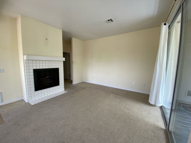 Building Photo - 2 Bedroom, 2 Full Bath in Carmel Valley