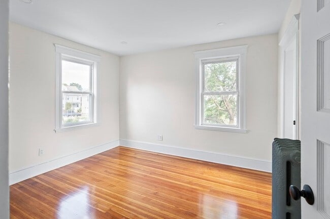 Building Photo - 57 Yale St