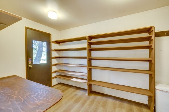 Building Photo - Mid Century Charming Bothell Retreat on 10...