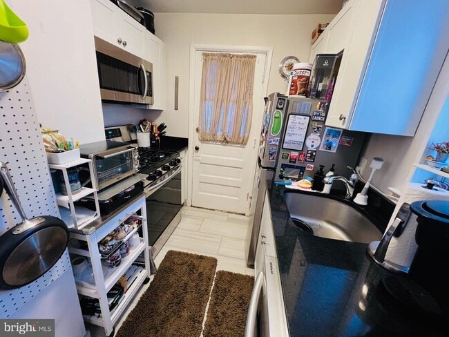 Building Photo - 909 S Irving St