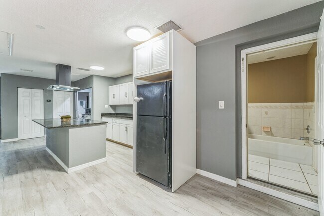 Building Photo - 465 Rio Grande Ln