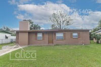 Building Photo - Roomy 3/2 in a Great Location - Move-In Sp...