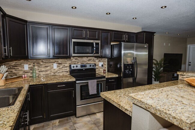 Building Photo - Your Year-Round Retreat in LHC!