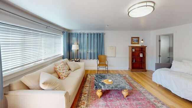Building Photo - Downtown San Anselmo Updated 4x3 + aupair ...