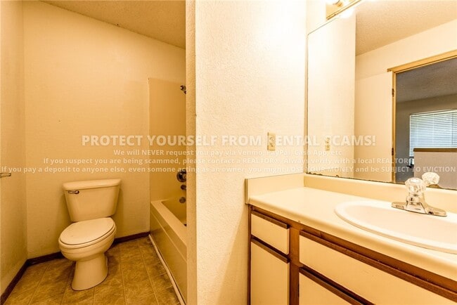 Building Photo - 686 W Martha Dr