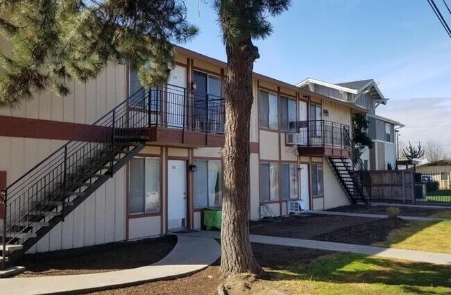 Building Photo - 4538 E Hamilton Ave