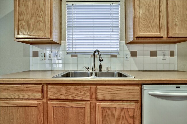 Building Photo - 4424 Maple Shade Ave