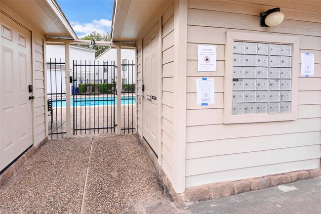Building Photo - 2425 Augusta Dr