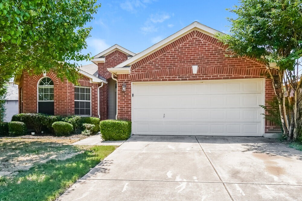 Building Photo - 906 Oak Hollow Ln