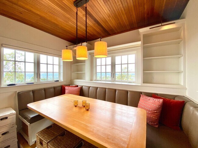 Building Photo - Enchanting 1-Bedroom, 1-Bath Oasis with Stunning Views