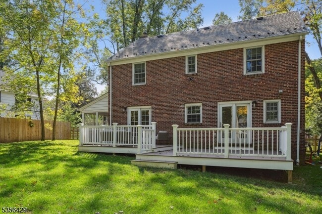 Building Photo - 170 Canoe Brook Pkwy