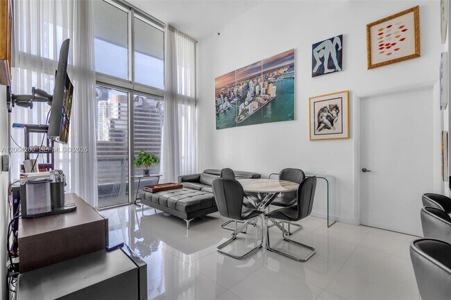 Building Photo - 475 Brickell Ave