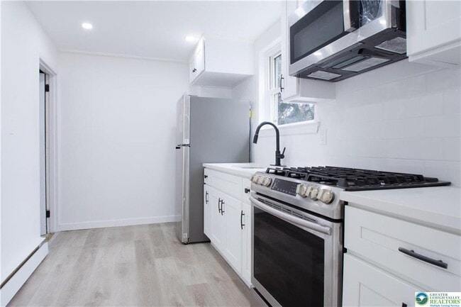 Building Photo - 541 Jischke St