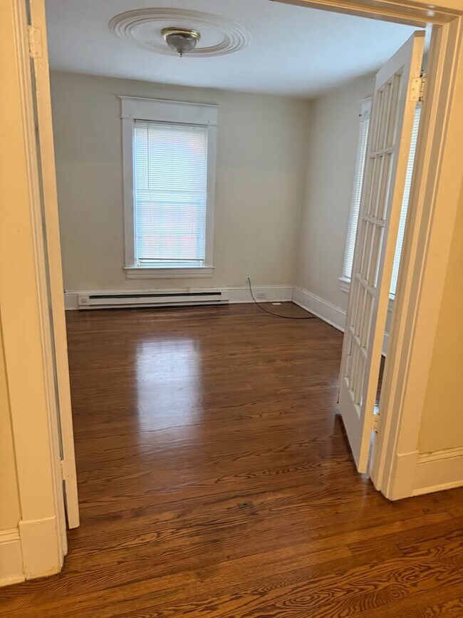 Building Photo - 668 Montrose Ave SE