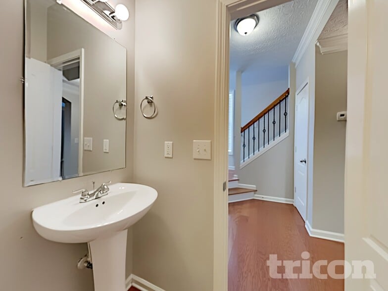 Building Photo - 8132 Brookbend Dr
