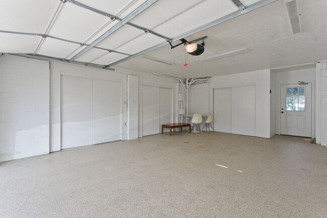 Building Photo - Fully Renovated 4BD in Kuli'ou'ou Valley, Garage-Driveway, Spacious Yard, and Work Shed PETS ALLOWED