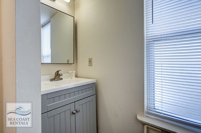 Building Photo - FURNISHED OFF-SEASON MONTHLY RENTAL NOW AVAILABLE