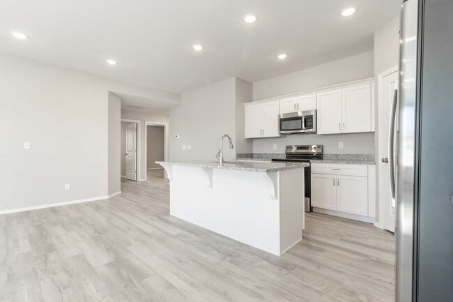 Building Photo - Stunning 4-Bedroom Home