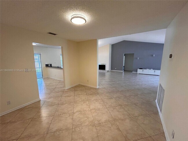 Building Photo - 1048 NW 99th Ave