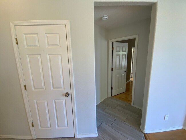 Building Photo - 3 Bedroom Single Story Home Available Near...