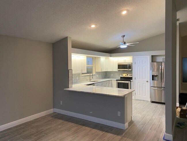 Building Photo - 224 Sea Woods Dr N
