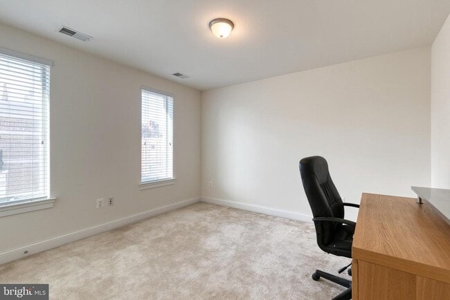 Building Photo - 903 Valencia Ct