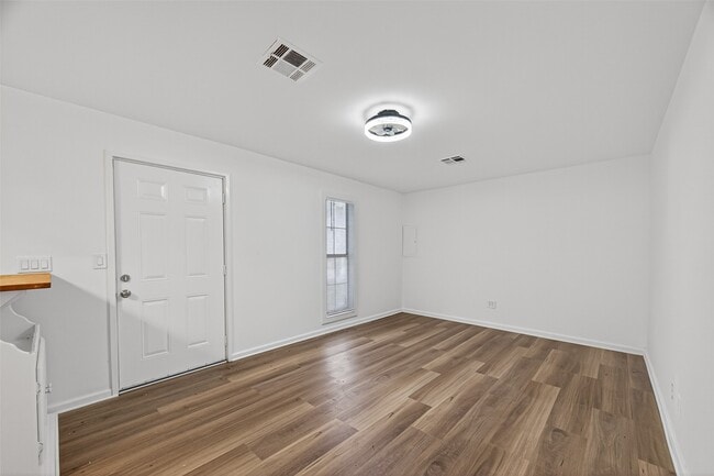 Building Photo - 105 Clear Lake Rd