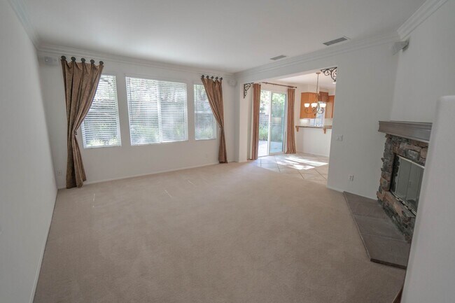 Building Photo - COMING SOON! Andorra @ Creekside - 4 Bedroom Home for Rent in Valencia!
