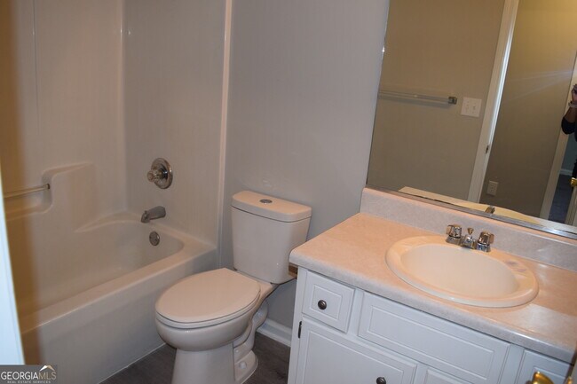 Building Photo - 4365 White Pines Ct