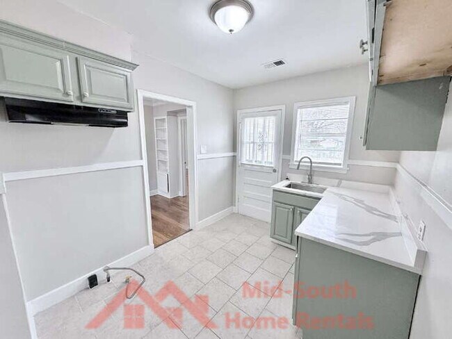 Building Photo - 1156 Brower St