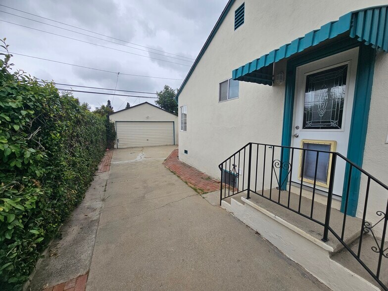 Building Photo - 341 Morris Pl
