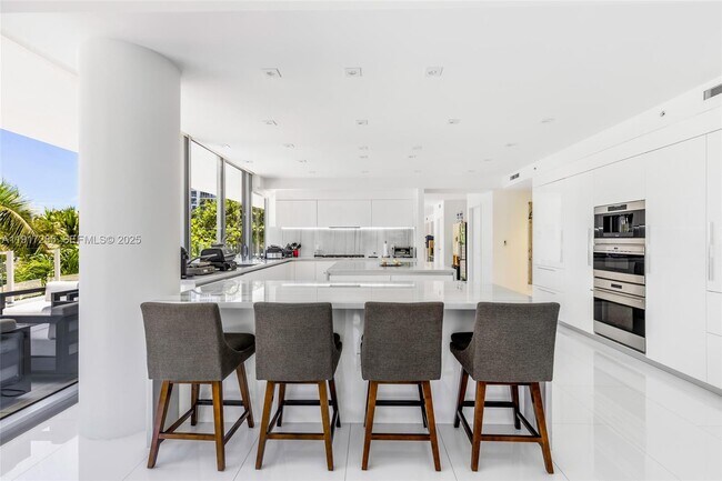 Building Photo - 1 Collins Ave