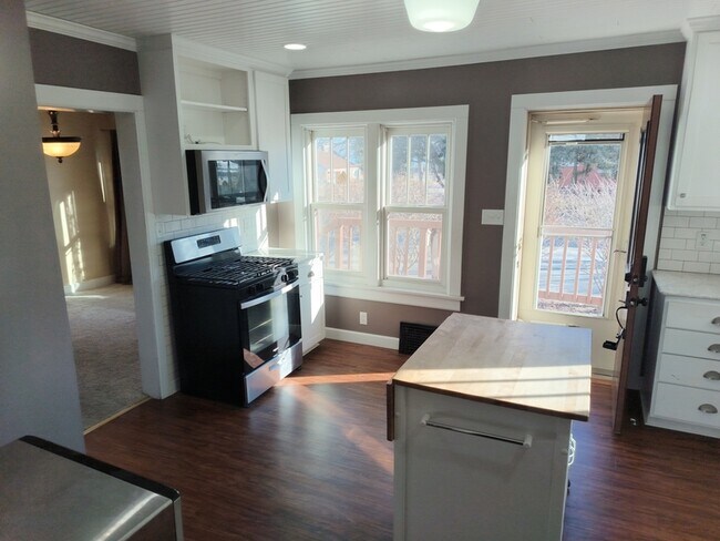 Building Photo - 401 Cleveland Ave