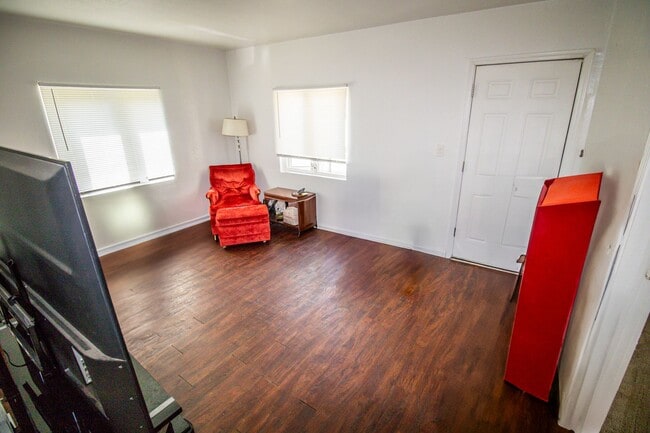 Building Photo - 2 bedroom, 1 bath house in Waterloo