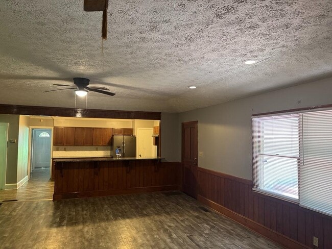 Building Photo - 121 Woodland Cir