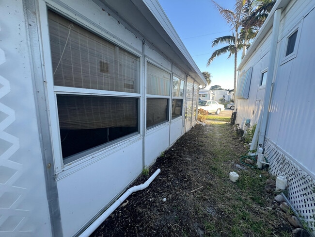 Building Photo - 21 Ruthmary Ave