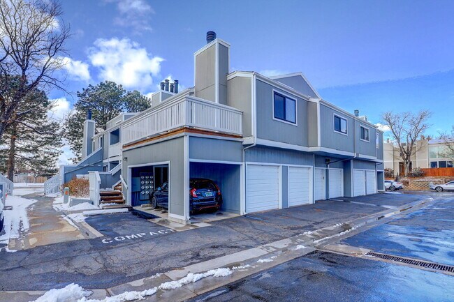 Building Photo - $1,940.95, 2-bed, 2-bath located in Denver