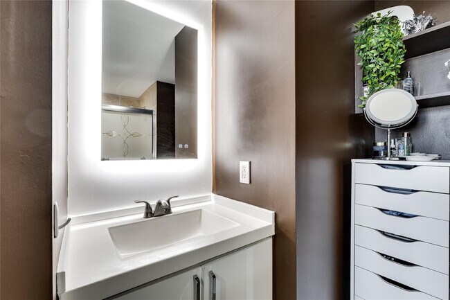 Building Photo - 511 SE 5 Ave