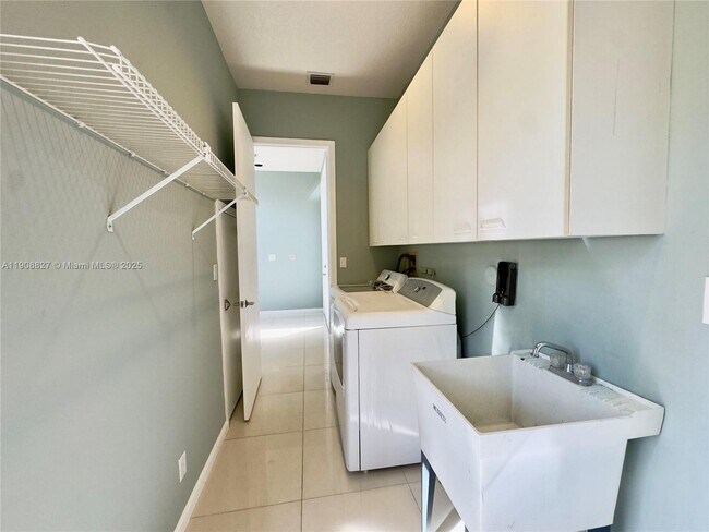 Building Photo - 3728 NE 208th Terrace