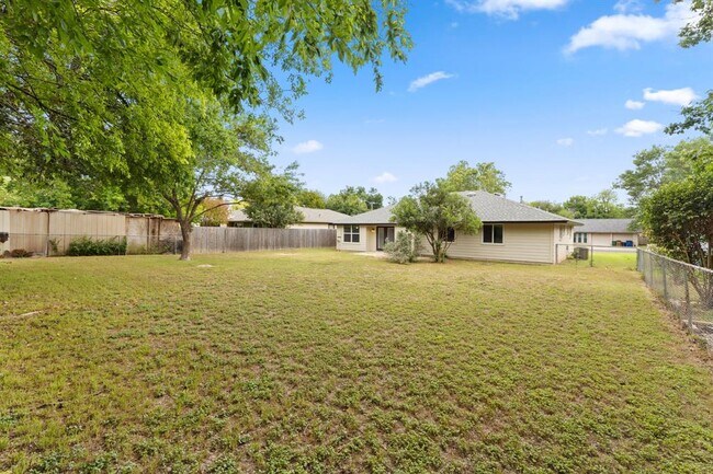 Building Photo - 1100 Red Cliff Dr