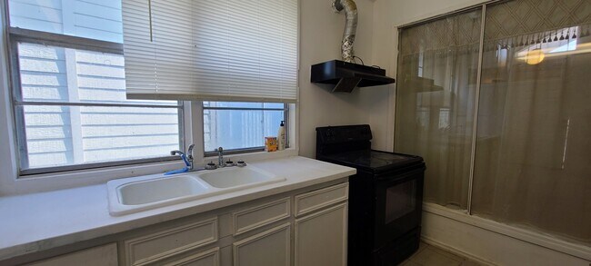 Building Photo - 6342 Gladewell Dr