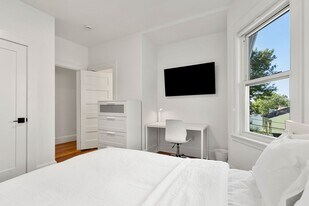 Building Photo - 80 Patten St