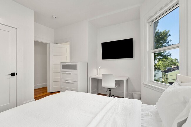 Building Photo - 80 Patten St