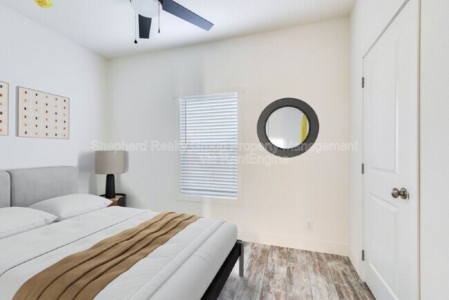 Building Photo - 15914 Dauchy Ave