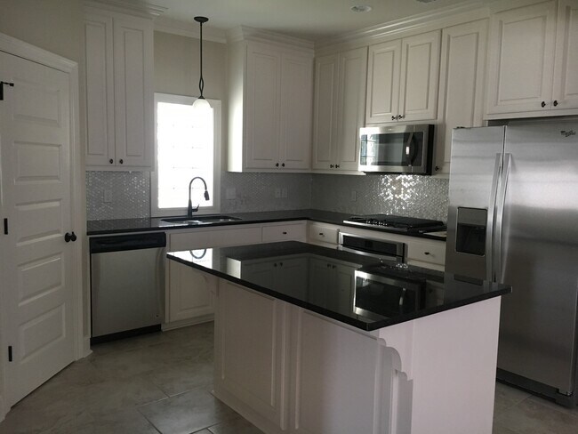 Building Photo - 14086 Knoll Park Pl